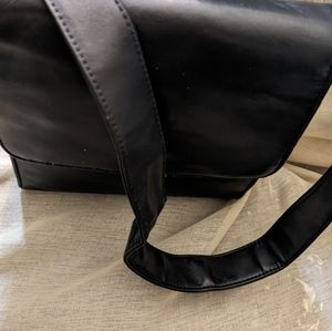 Hilliard Hanson Black Leather Crossbody